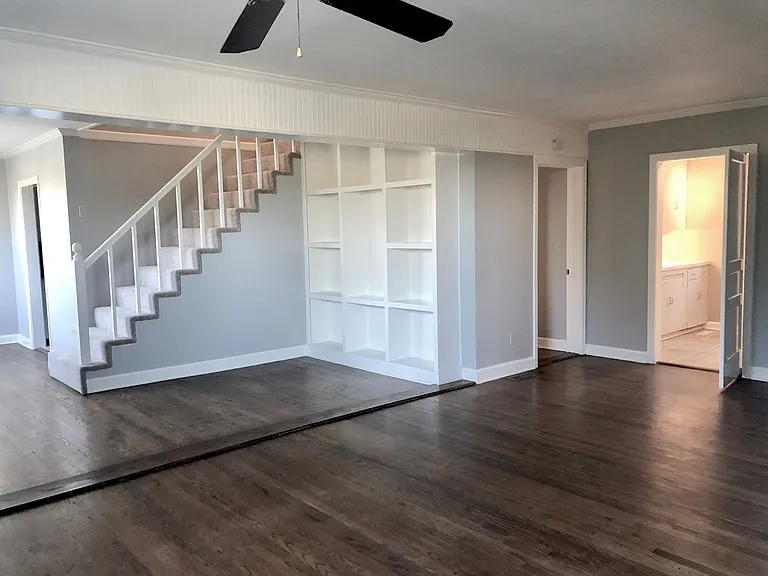 721 Kendall Dr — Photo 2