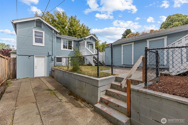 2nd image of 926 Pleasant Avenue