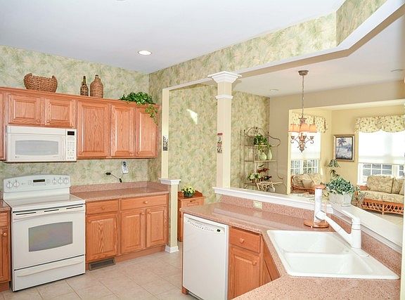 5th image of 12028 Bloomfield Dr