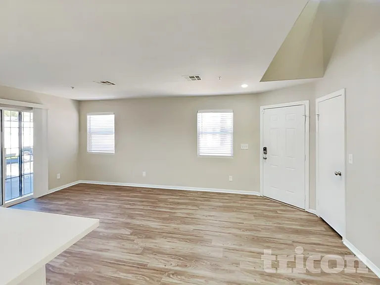 2922 Trembling Hill Ave — Photo 2