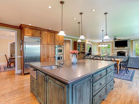 3rd image of 19 Briarbrook Trail Des