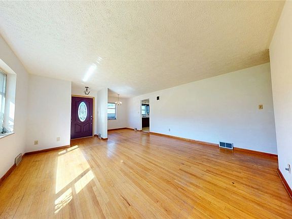 2nd image of 3132 Glendwell Rd