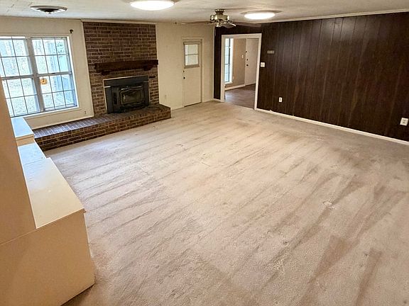 4th image of 15 Greenfield Dr