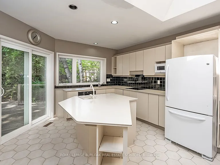 4189 Inglewood Dr — Photo 13
