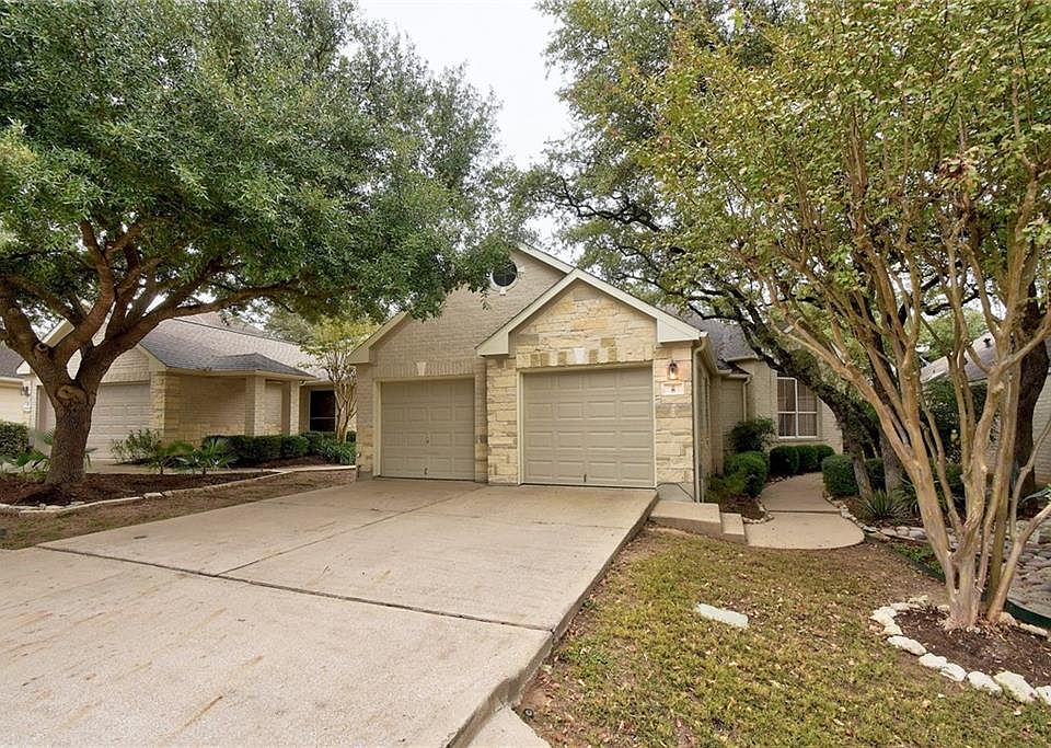 1st image of 8 Troon Dr