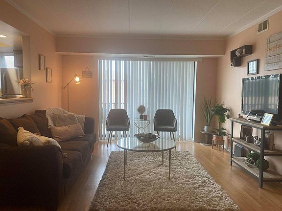 3rd image of 4951 134th Pl APT 2D
