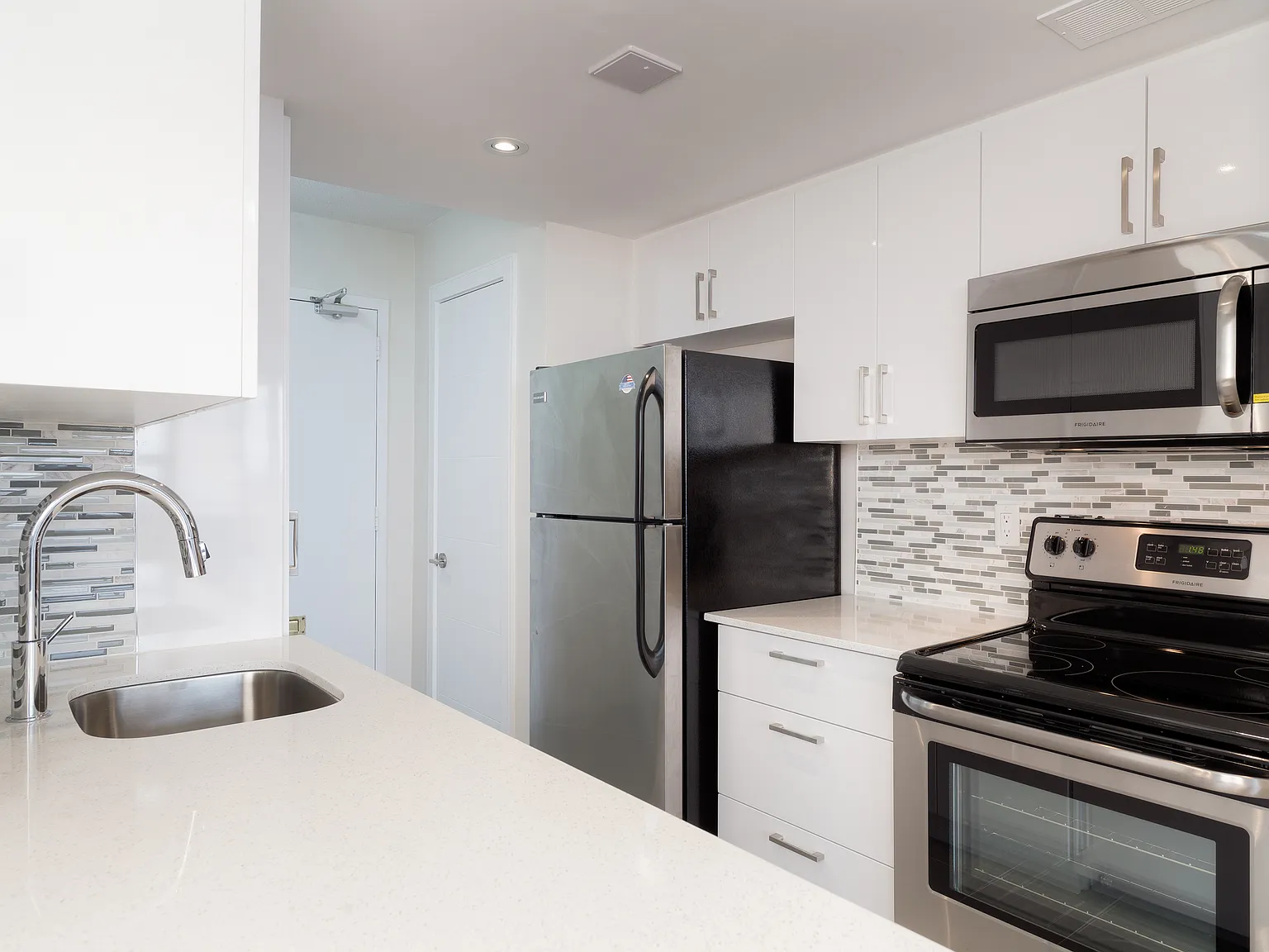 225 Davisville Avenue — Photo 4