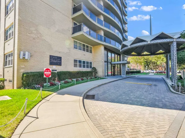 66-36 Yellowstone Boulevard image 2 of 18