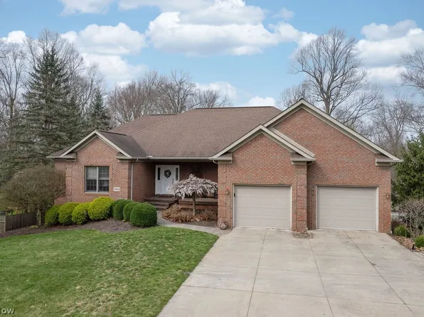 1044 Ledgebrook Dr, Tallmadge, OH 44278