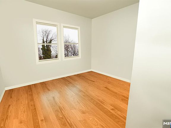 5th image of 1416 Hazel Pl