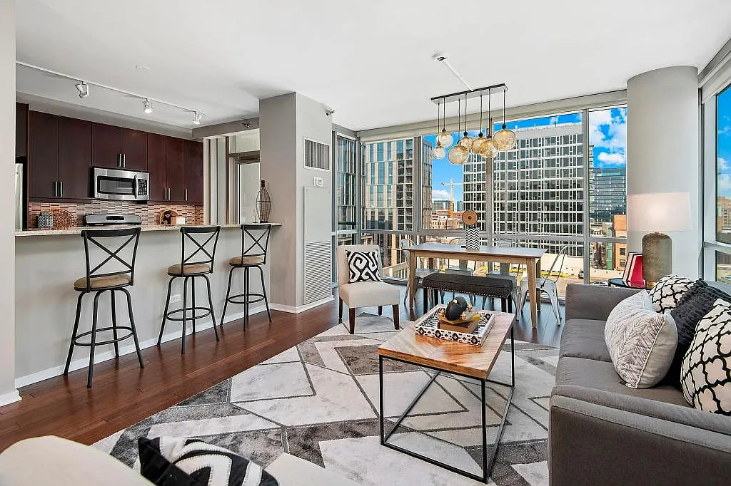 123 S Green St, Unit 903B — Photo 3