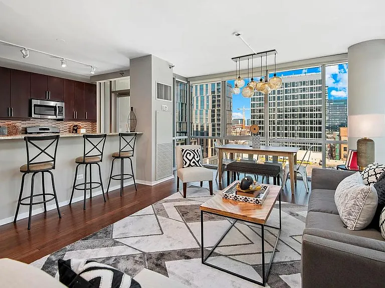 123 S Green St #903B — Photo 3