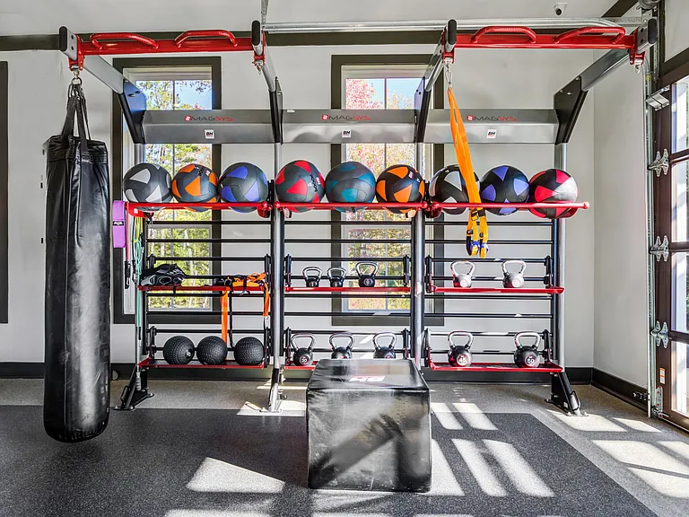 IMT Edgewater — Photo 8
