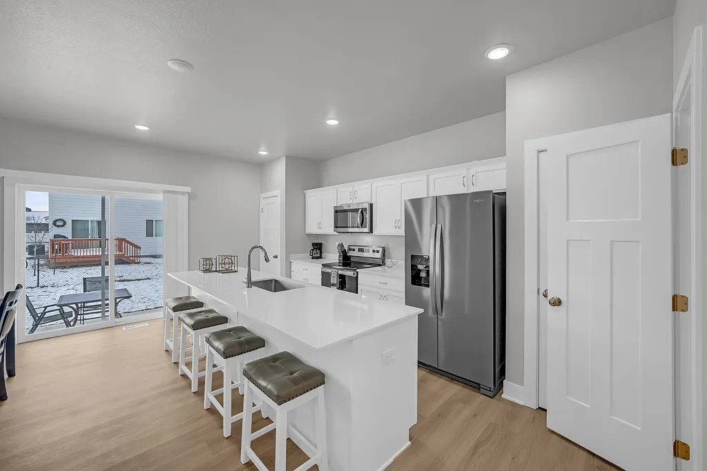 4 bed, 3.5 bath, 1512 sqft, $2,995 — Photo 3