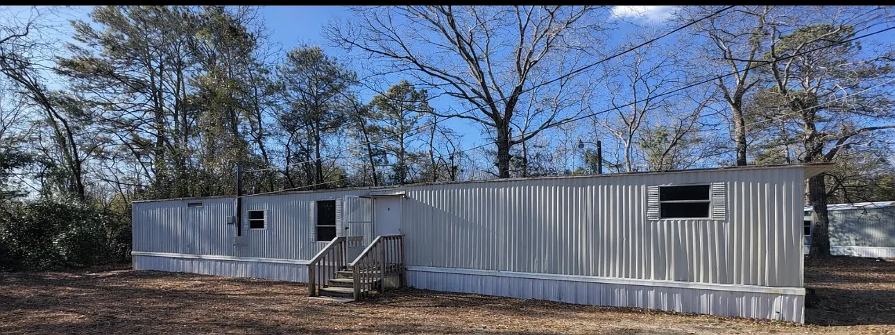 3 bed, 924 sqft, $1,085 — Photo 1
