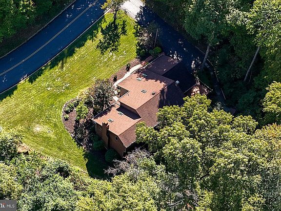 5th image of 30 Robin Lea Ln