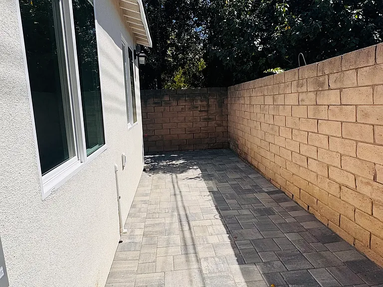 11011 Darby Ave — Photo 6