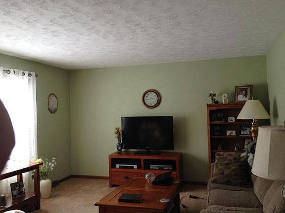 2nd image of 171 Surry Oak Dr