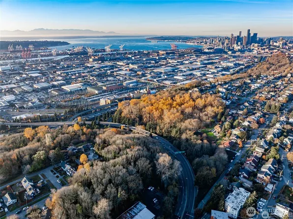 35 xx 13th Avenue, Seattle, WA 98144