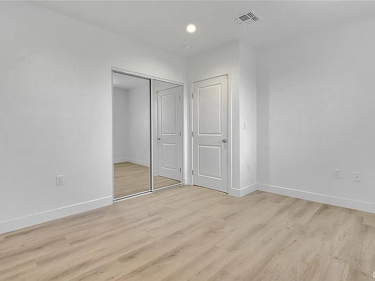 5852 Vineland Ave #5852-2 — Photo 18