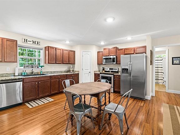 5th image of 144 Fairview Rd