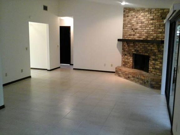 5th image of 375 Banyan Dr
