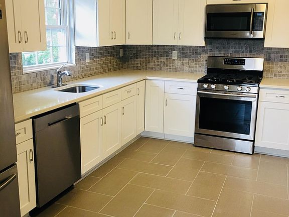2nd image of 41 Lombard St #1