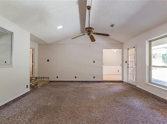 5th image of 203 Robin Hill Ln