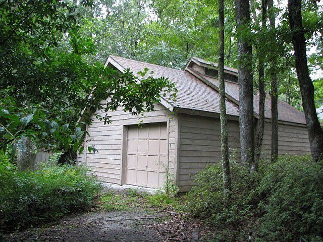 Detached workshop/garage