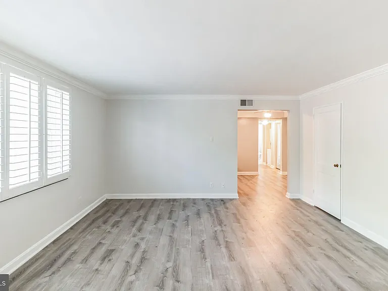 4225 N Henderson Rd #103 — Photo 22