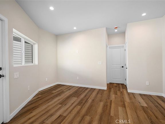 4th image of 908 E Maple St #C