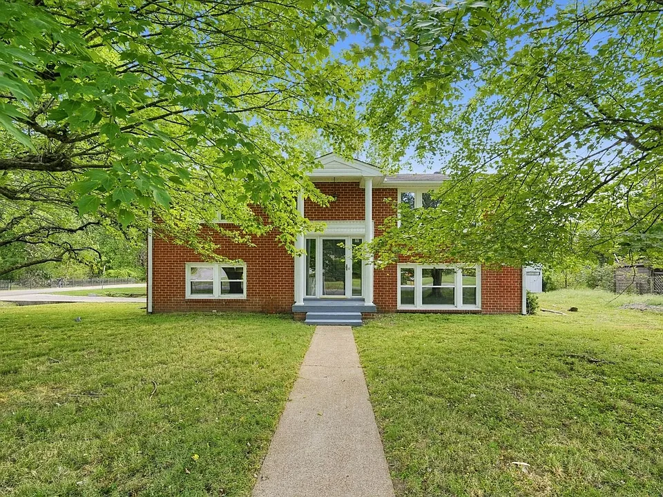 2695 Barclay Dr