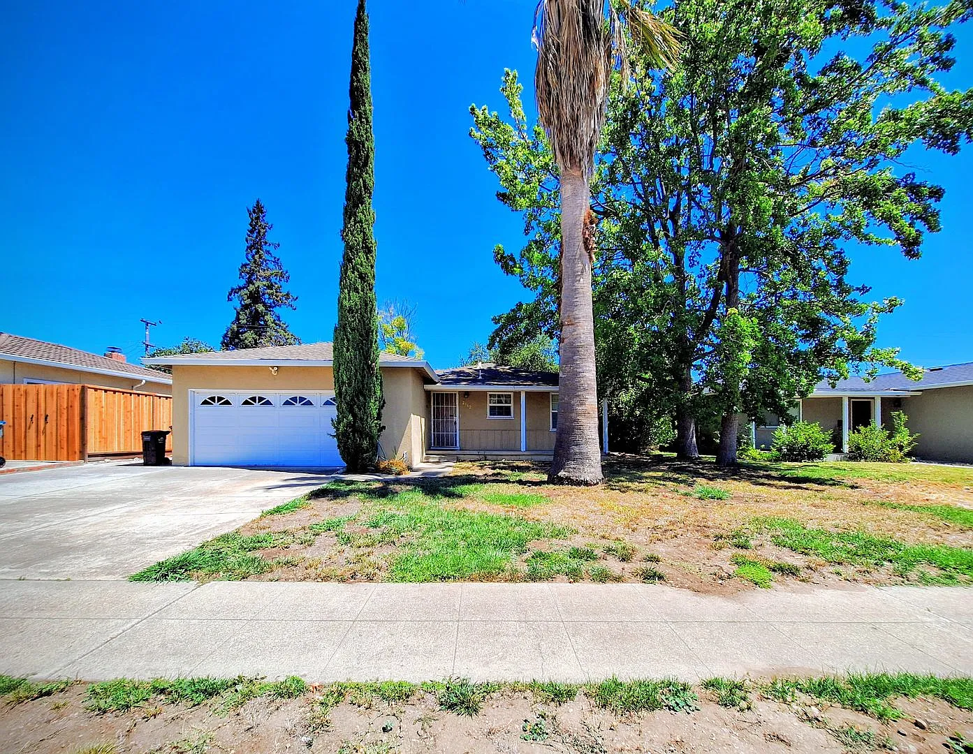 Charming 3bd Single Story House w/Attached Garage — Photo 3