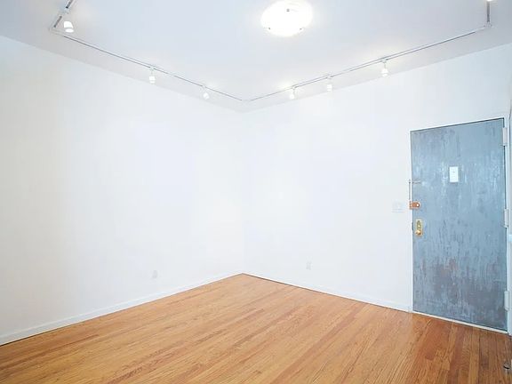 5th image of 140 W 71st St APT 6B