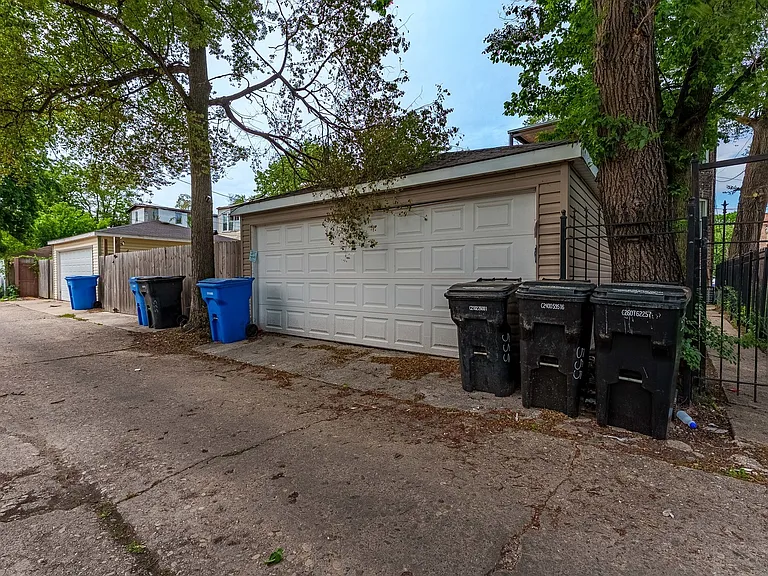 555 N Lawler Ave #G — Photo 23