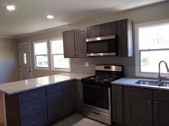 4th image of 725 Houston Dr
