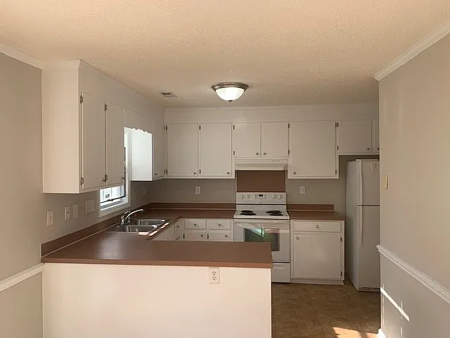 1205 Cross Creek Cir #B2 — Photo 5