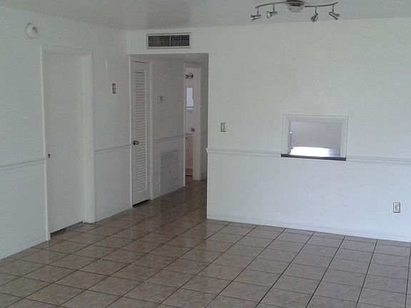 3rd image of 1530 NE 191st St APT 321