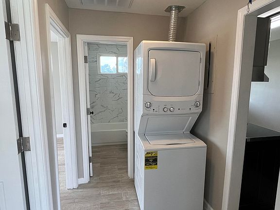 5th image of 484 Metz Dr