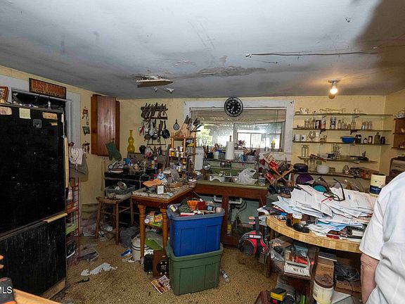 5th image of 129 Corner Aly