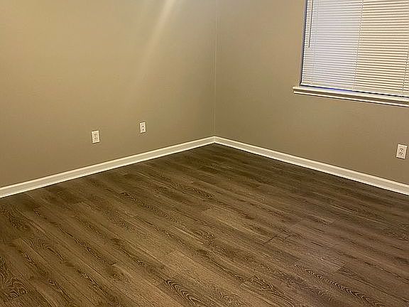 4th image of 10955 Mandarin Station Dr E