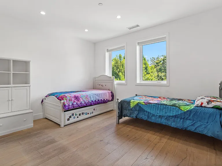 4435 Stansbury Ave — Photo 40