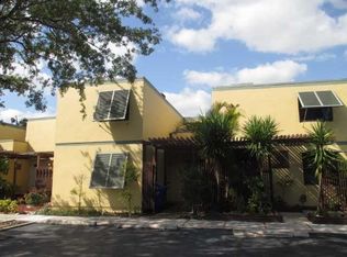 10810 N Golfview Dr, Pembroke Pines, FL 33026