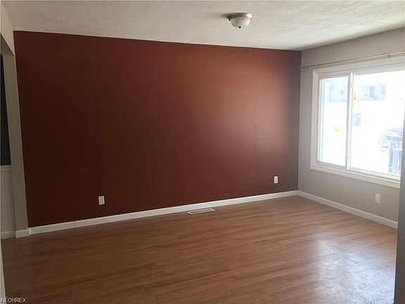 3rd image of 141 N Yorkshire Blvd