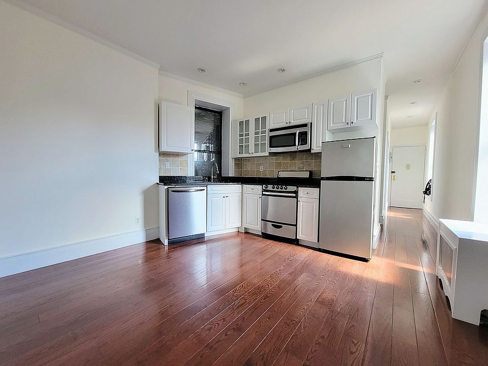 1st image of 131 Thompson St #5X