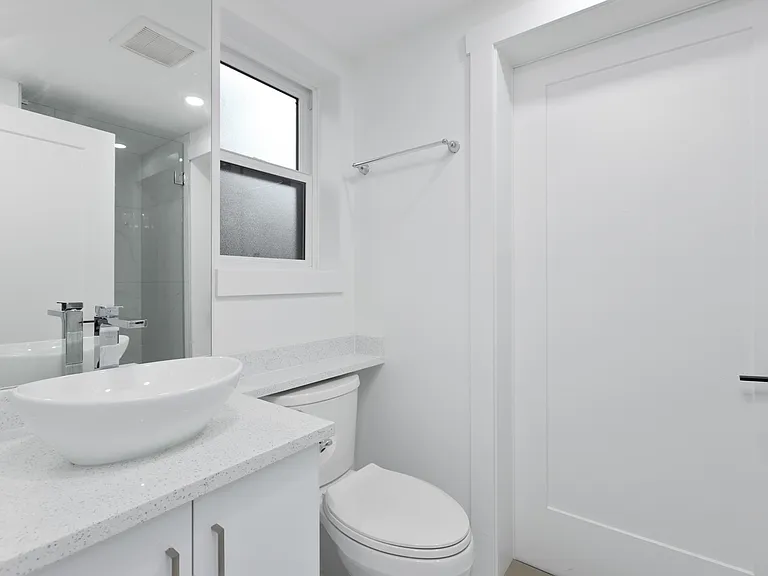 2531 E 46th Ave — Photo 13