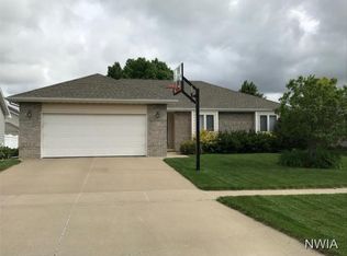 203 Topaz Dr, Sergeant Bluff, IA 51054