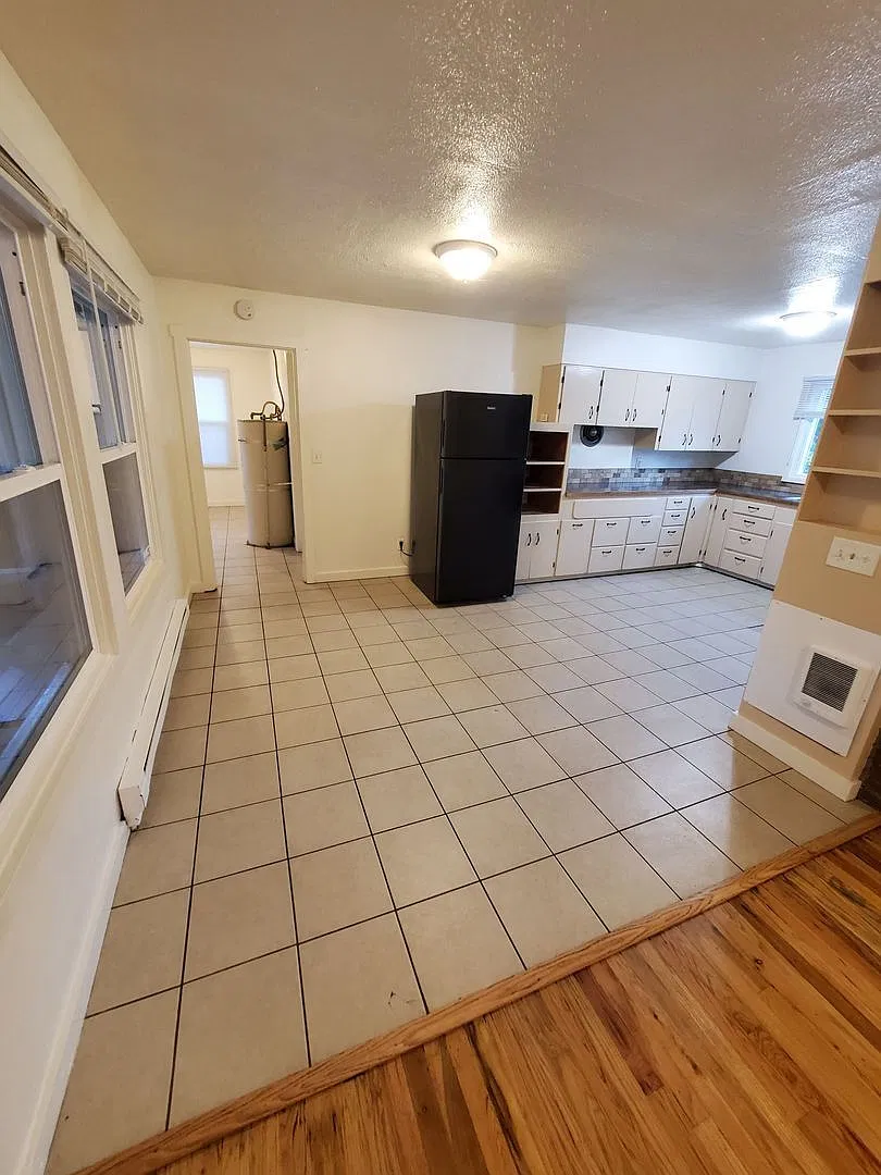3 bed, 2.0 bath, 1328 sqft, $2,095 — Photo 4