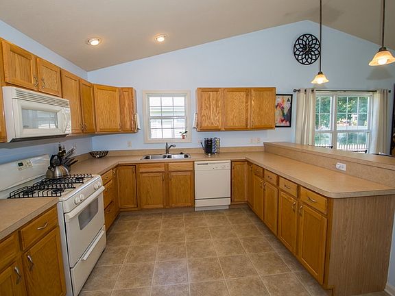 5th image of 504 Shepherds Cove Dr