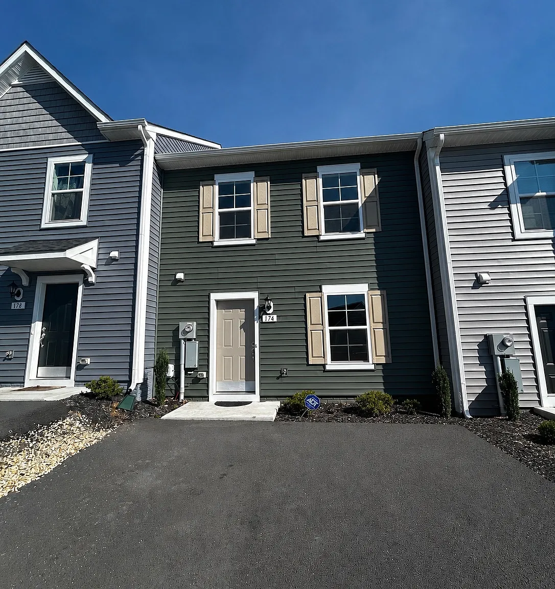 3 bed, 2.5 bath, 1253 sqft, $1,650 — Photo 1